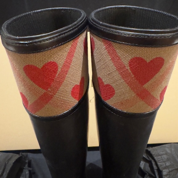 Burberry Boots - Picture 9 of 9